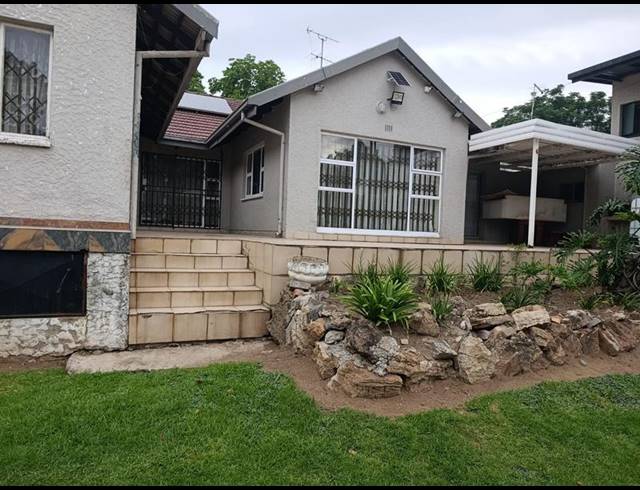 4 BEDROOM PROPERTY TO RENT IN KEW